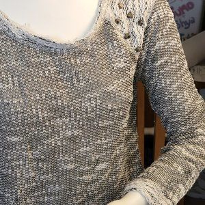 Signature Studio Distressed Grey sweater Md